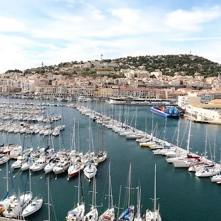 Le Carnet De Sete Et Sa Vue Sur Le Canal Exterior foto